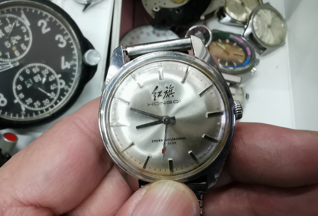 古玩市场古董表,逛古玩地摊淘到旧书