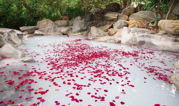 昆明弥勒温泉推荐,弥勒湖泉温泉五一