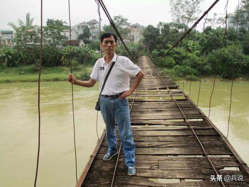 越南老兵重回当年战斗过的洞穴 (越南老兵回忆丛林战争)