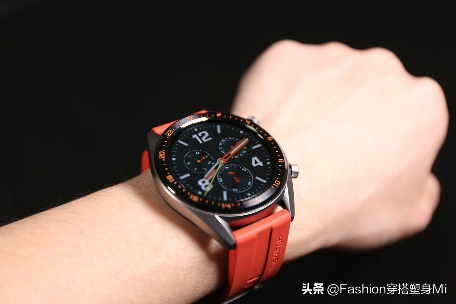 怎样挑选符合自己气质的手表女款,女士手表哪几款大气