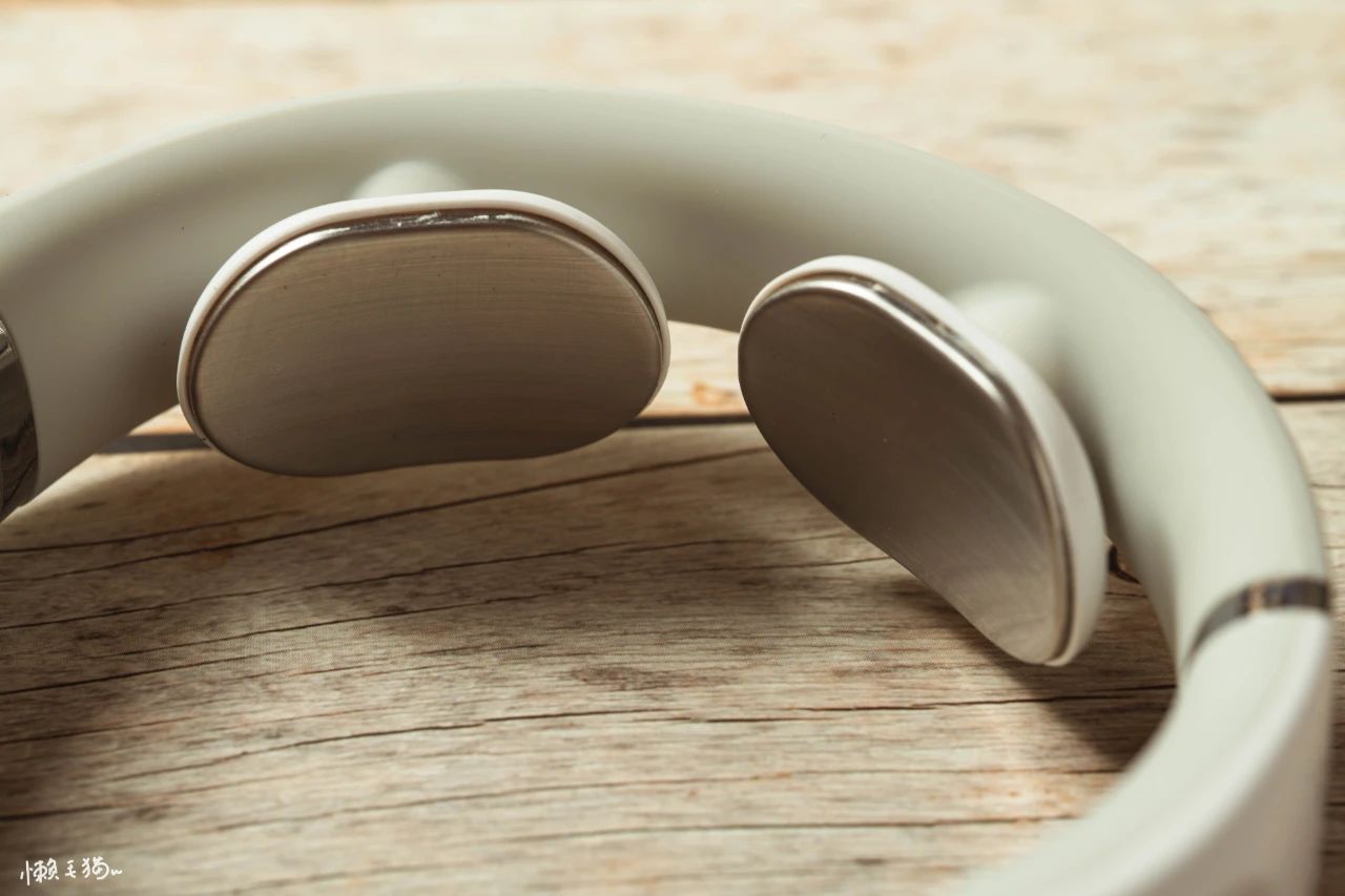 颈椎不适？让本喵给你按按吧！aigo颈椎按摩器开箱