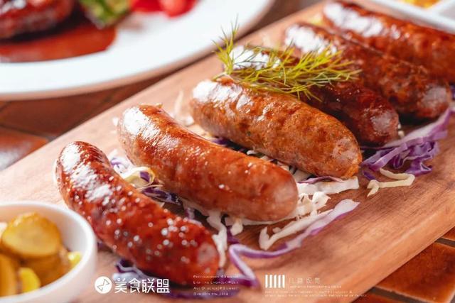 昆明这家开在76年前电影院的餐吧，手工披萨被写进国外旅游攻略