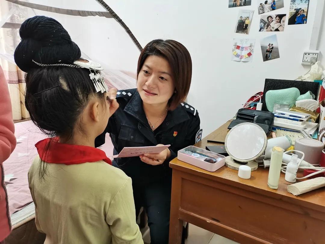 致敬奉献在一线的警务人员,致敬在偏远山区支教工作者