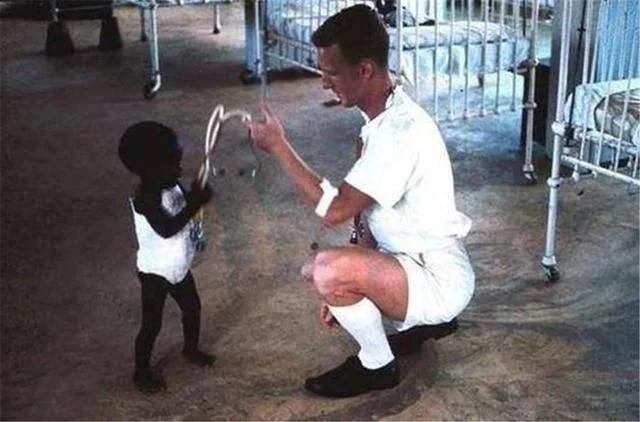 世界上最黑的宝宝近况,史上最丑最黑的婴儿