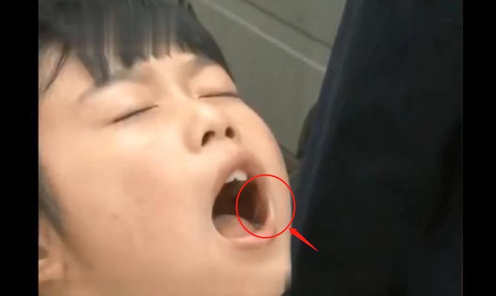 9岁女孩拥有“超能力”，张嘴就能喷水，网友：像葫芦娃中的水娃