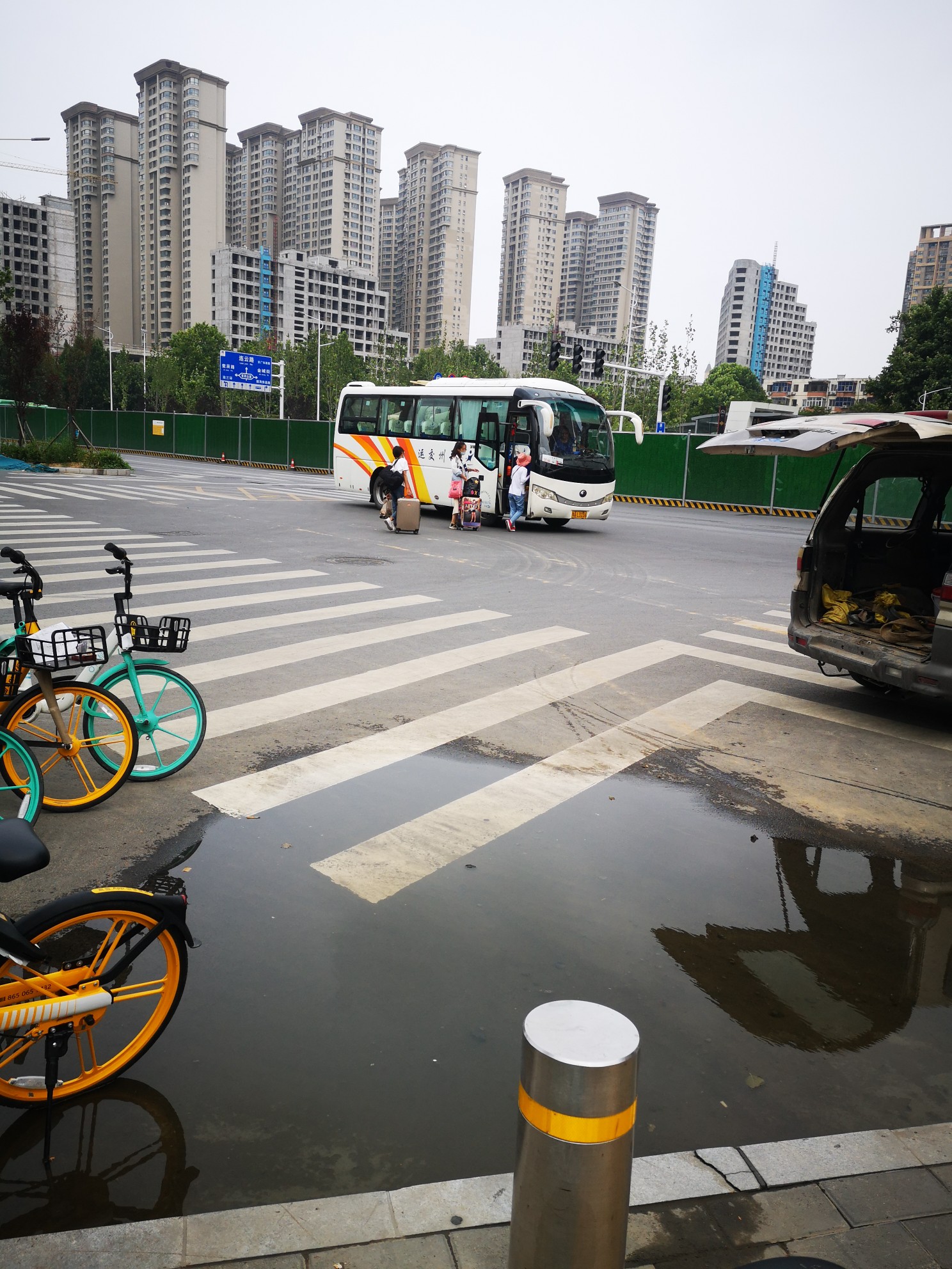 暗访郑州客运站,都市报道郑州大巴车站外揽客