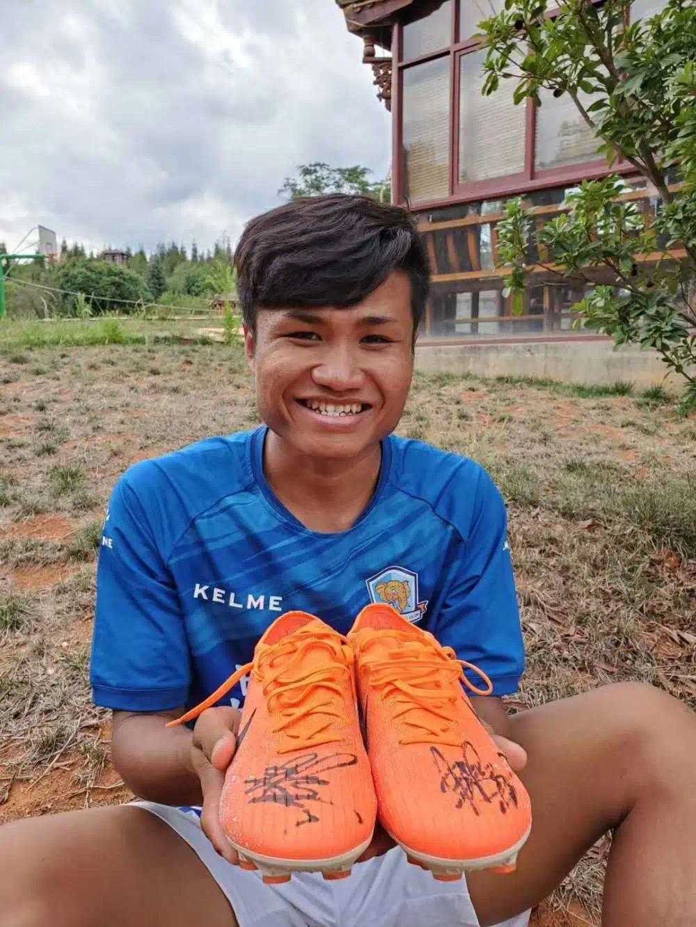 再次网红！诠释体育价值的“水中踢球”小伙再圆梦带给我们的思考