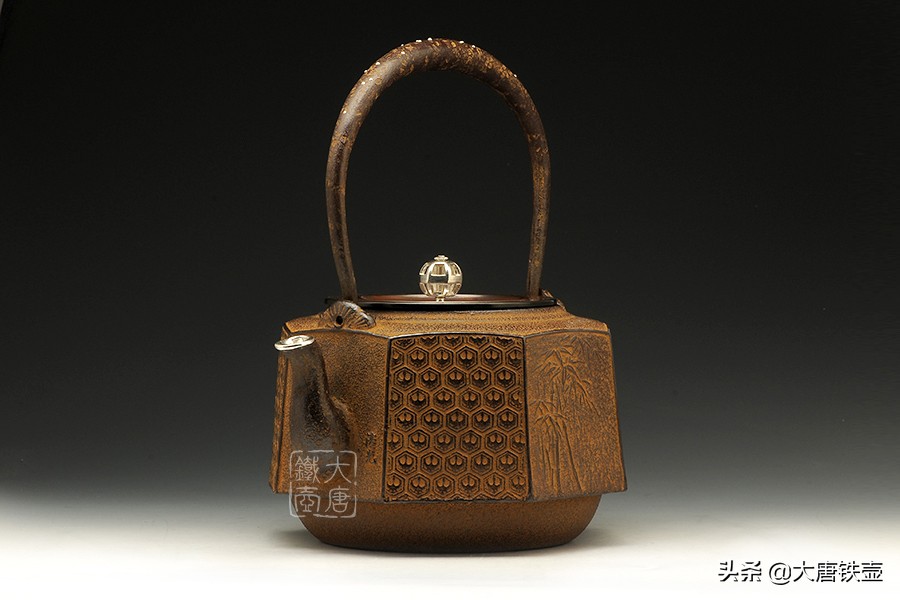 中国铁壶和日本铁壶的区别,日本铁壶好还是中国铁壶好