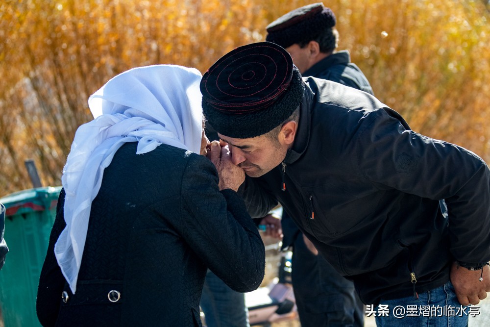 塔吉克斯坦有亲吻礼吗,塔吉克族亲吻真实感受