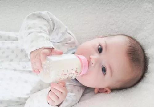 各月龄宝宝奶量时间表,不同月龄宝宝需要补多少钙