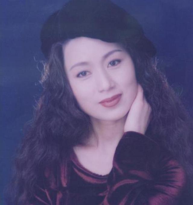 余秋雨抛弃糟糠是真的吗,余秋雨到底怎么样了