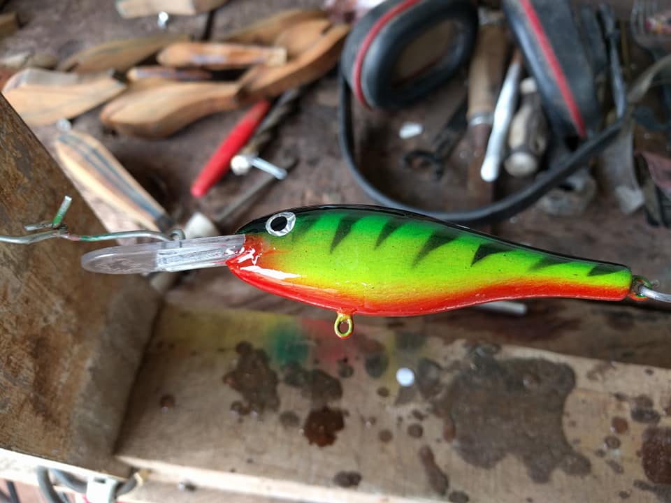 高手果然在民间，牛人不舍得买路亚鱼饵竟自己做，这手艺绝了