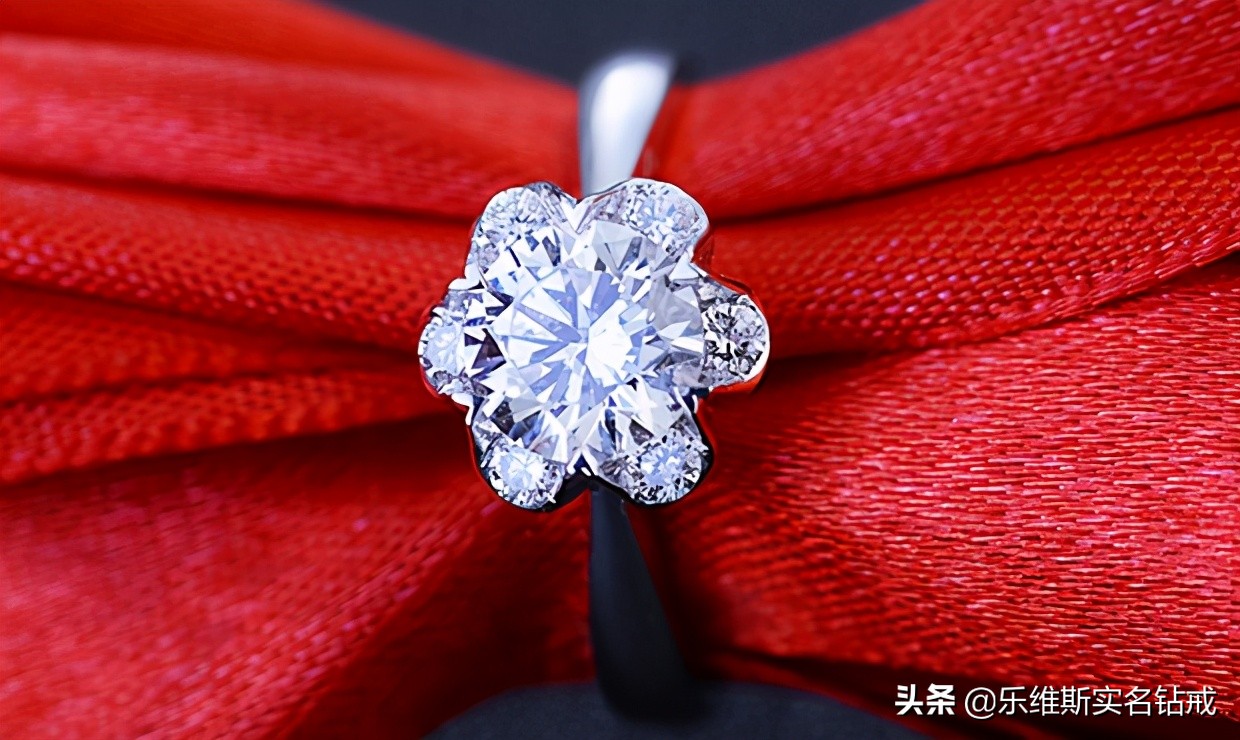 白金钻戒好还是黄金钻戒好,白金钻戒跟黄金哪个保值好