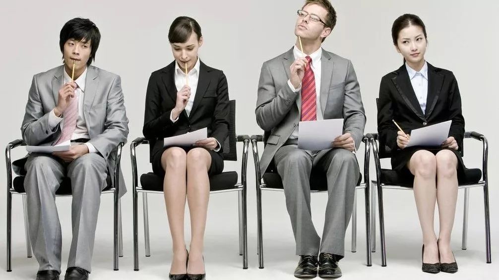 人生第一份简历怎么发朋友圈,人生的第一份简历