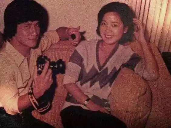 成龙被外媒狂批不尊重女性，他和邓丽君的过往恋情是罪证之一