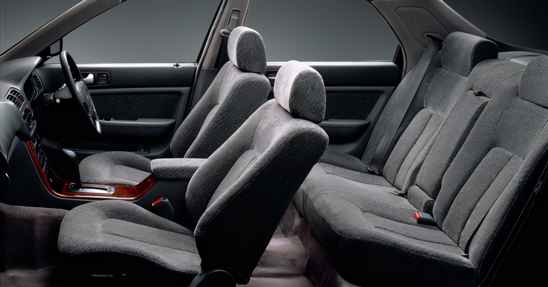 没落的日系三大旗舰车，本田里程、丰田皇冠、日产风雅你都认识吗