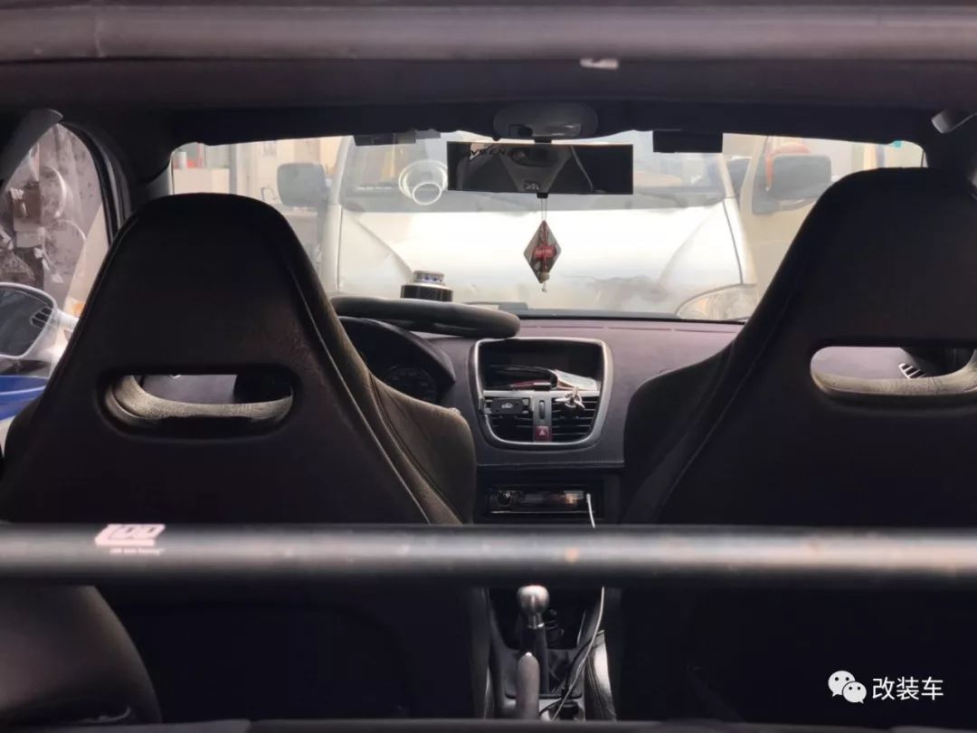 2011年的标致207当年卖多少钱,09年的标致207卖1万3划算吗