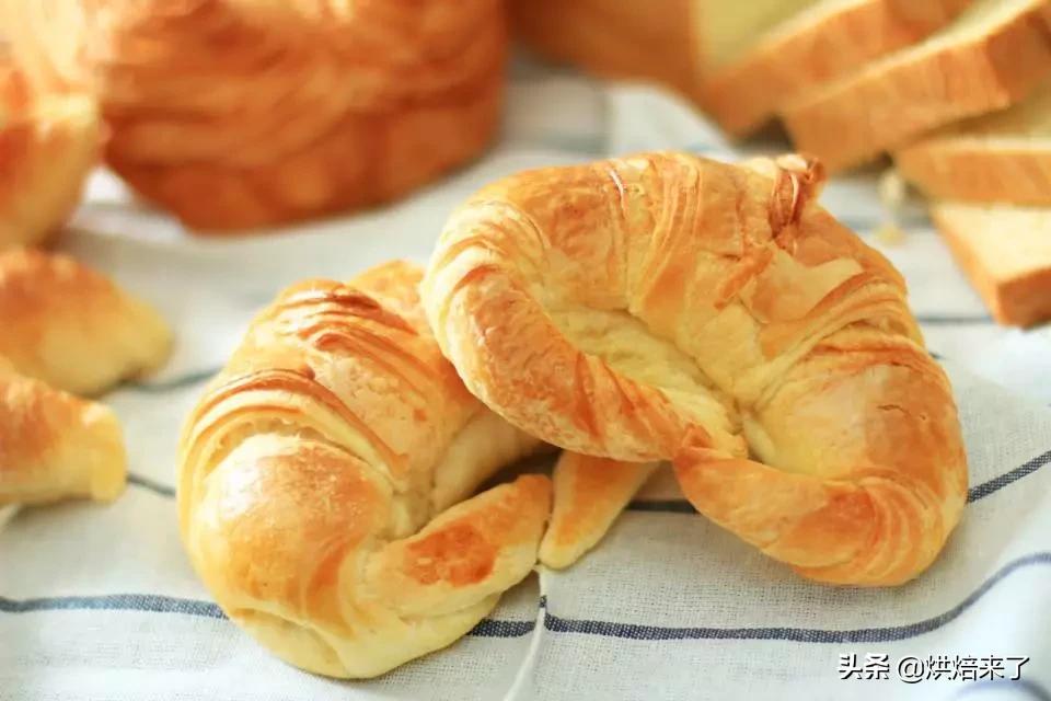 怎么吃都不重样的牛角包，一口咬下去，外酥内软，软绵不失嚼劲