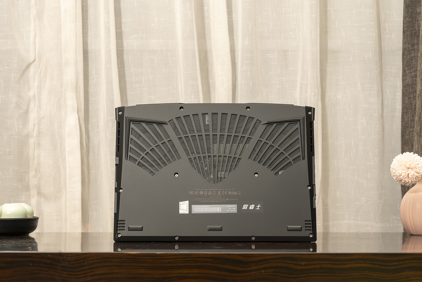 有雕牌游戏本，哪里都是电竞战场，值得游戏玩家背上的AORUS15PXD