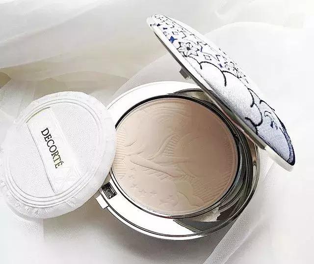 嘴痒？记得涂点999皮炎平口红，包你满意