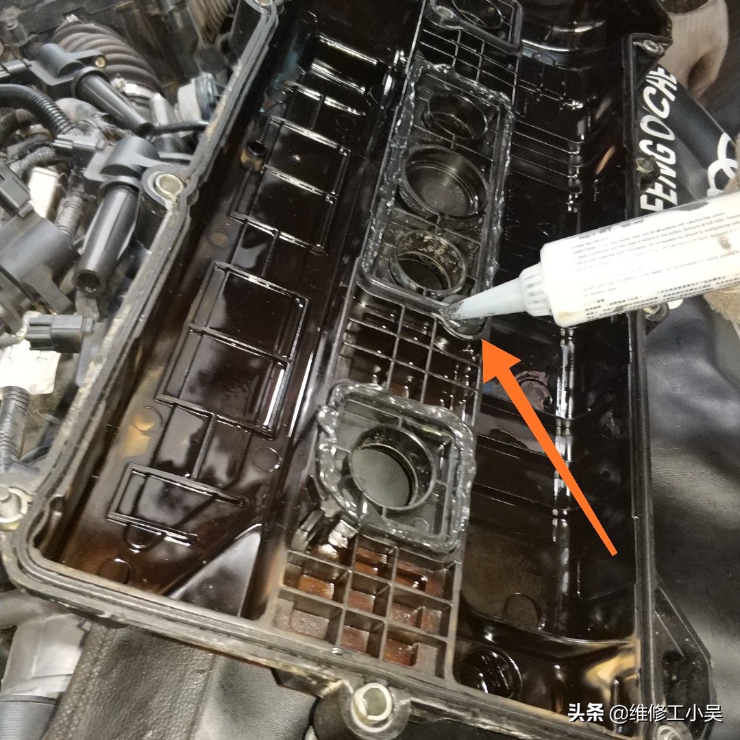 经典福克斯发动机漏机油,11年福特福克斯发动机空转