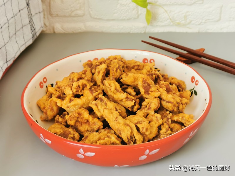 猪肉条这样炸不干不柴外焦,带皮的猪肉怎么炸才不会油溅出来