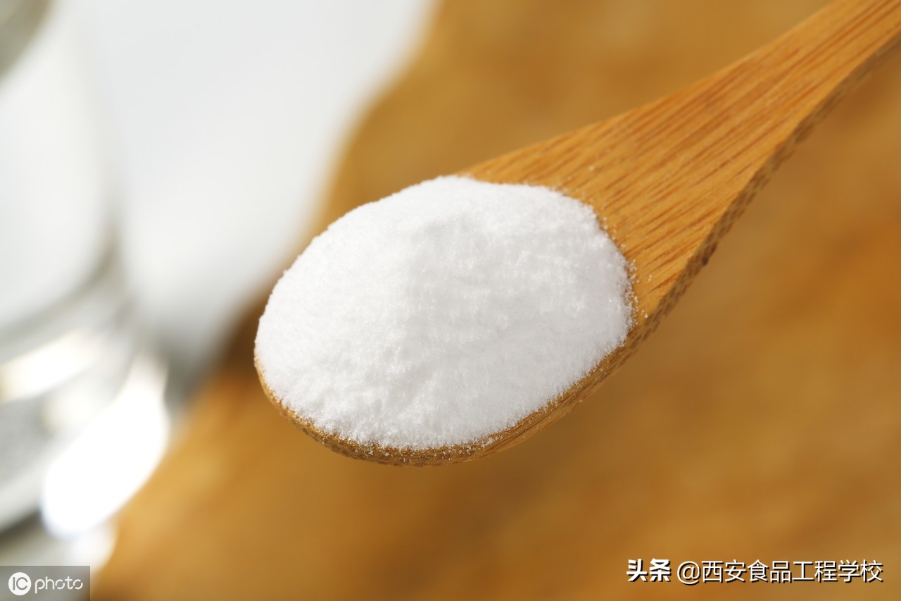 小苏打和酵母粉泡打粉有什么区别,烘焙中泡打粉可以用小苏打代替吗