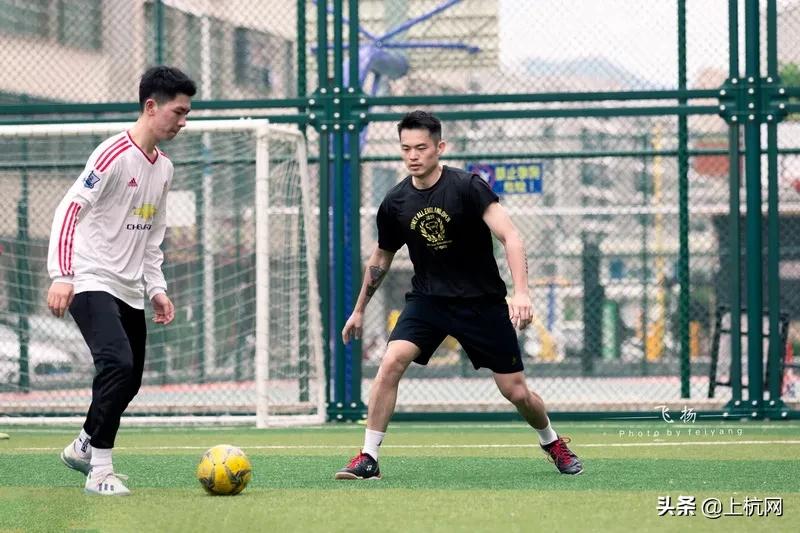 林丹野球场秀足球,林丹回到球场赢了