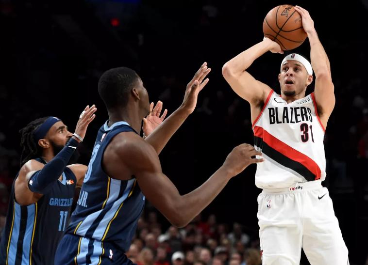 你投篮的时候盯着球看还是盯着框看？想不到这里竟有这么大学问