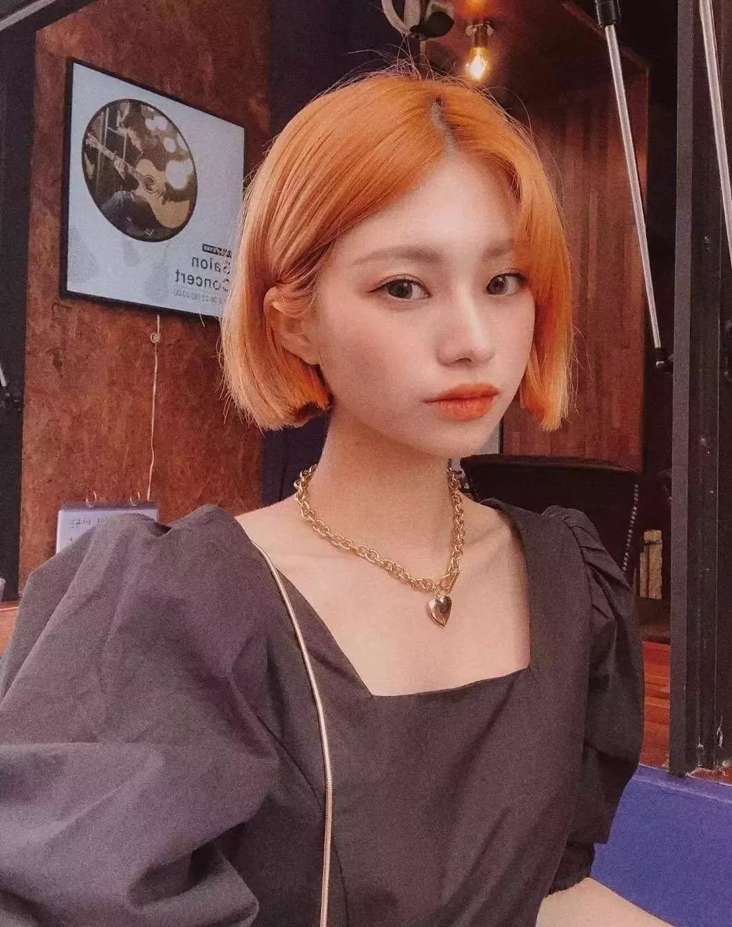 吴谨言模仿baby白头发,吴谨言与angelababy对比