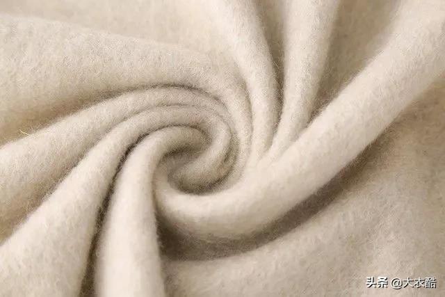 别傻乎乎分不清“羊绒大衣”和“双面呢大衣”，为什么差别10倍？