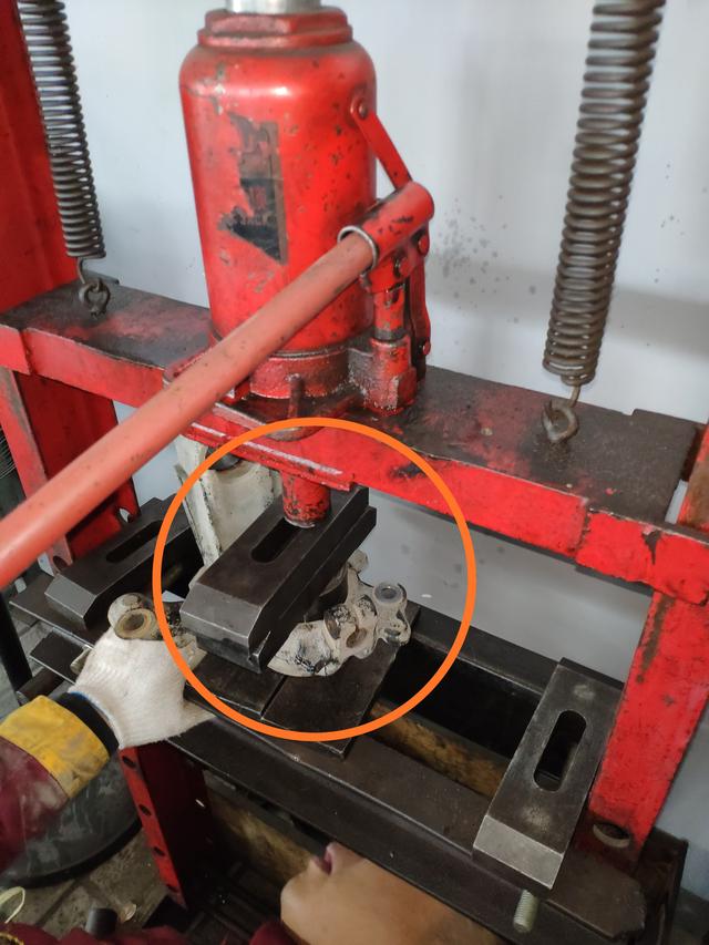 福特翼虎前底盘异响,福特翼虎前底盘哒哒异响