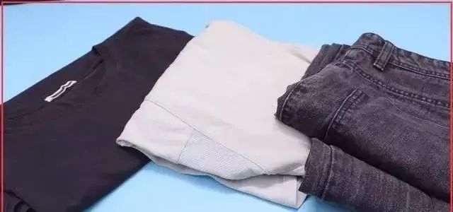 彩色衣服被漂白水弄褪色怎么恢复,黑色衣服褪色了发红如何恢复原色