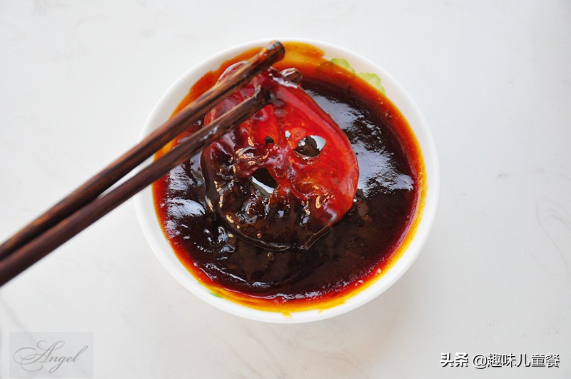 这种水果放电饭煲里煮一煮，嗓子痛和咳嗽都喝好了，成本才几块钱