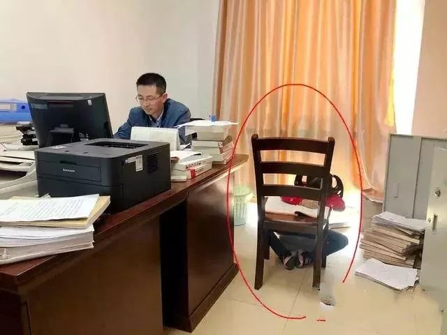 泪奔快递员,泪奔外卖小哥瑟瑟发抖泣不成声