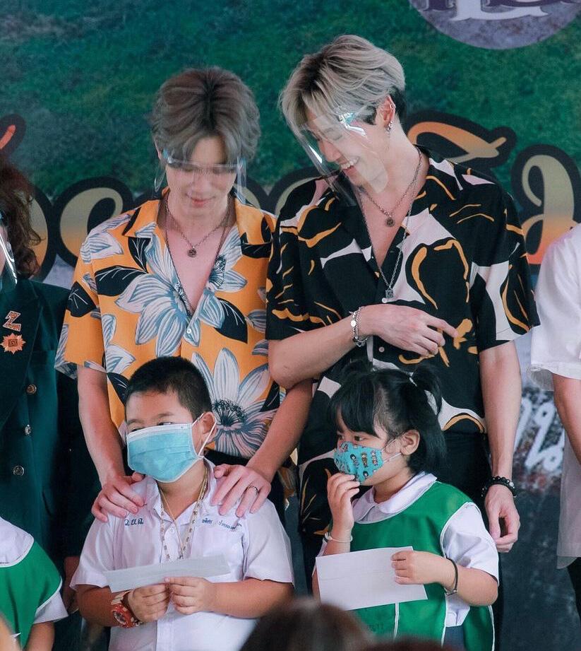 他泰男星和小朋友的治愈同框：BP一家三口关大爷画风不对