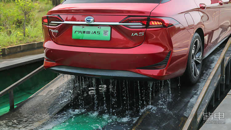 纯电的车涉水能力怎么样,新能源车涉水短路会怎样