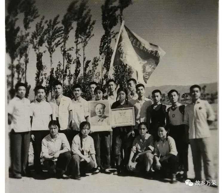 王刚为了插队去下乡,王刚早年采访