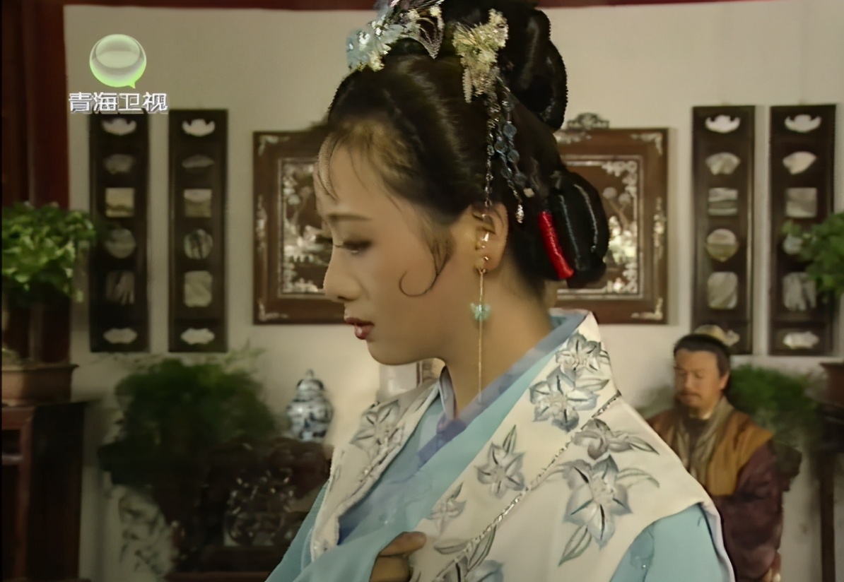 比较火的女明星发型搭配,女明星造型心机发型