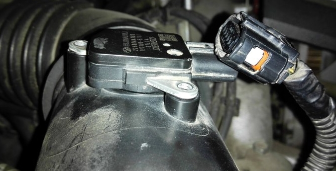 怎样判断空气流量计是否损坏,昂科拉空气流量计损坏有什么现象