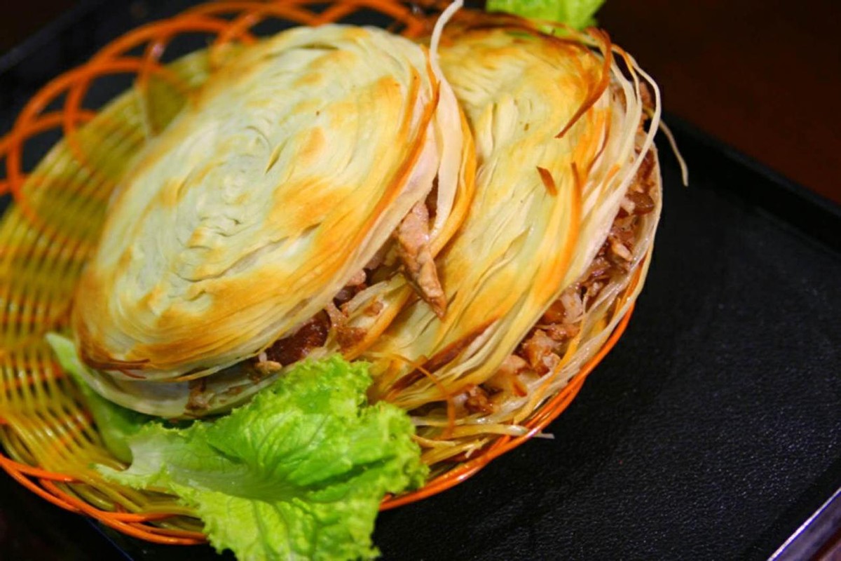 陕西美食推荐凉皮肉夹馍,陕西美食米皮配夹馍绝配