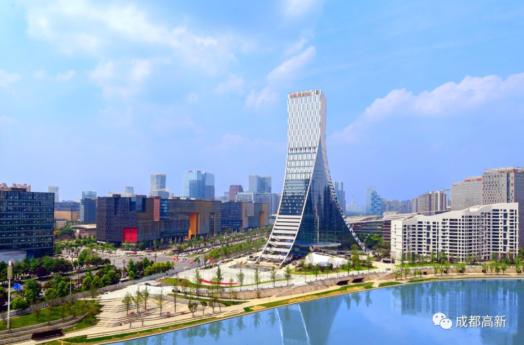 来！跟小高一起打卡2019年成马赛道网红点