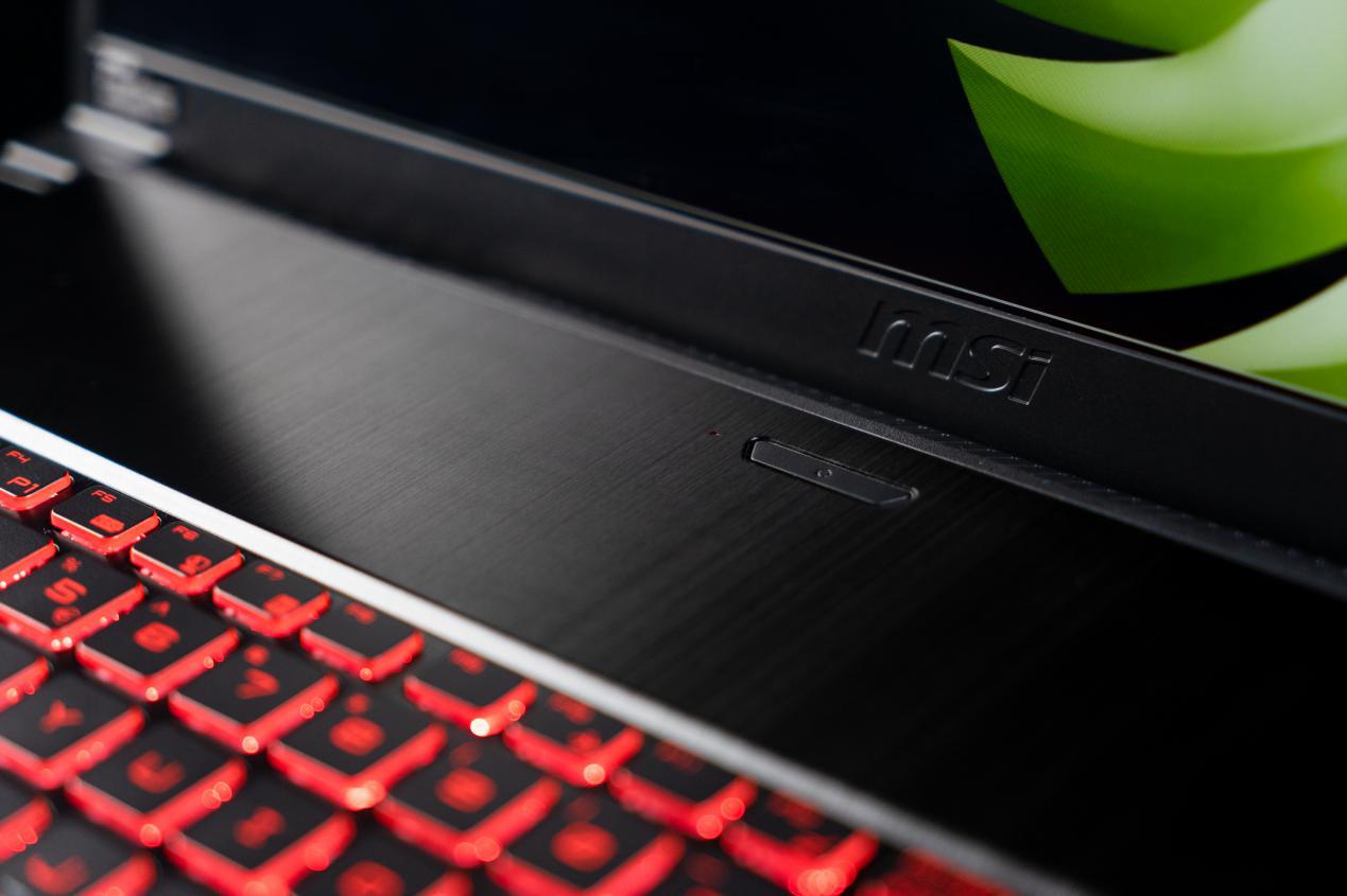 微星勇者bravo17改高色域屏幕,微星bravo15评测