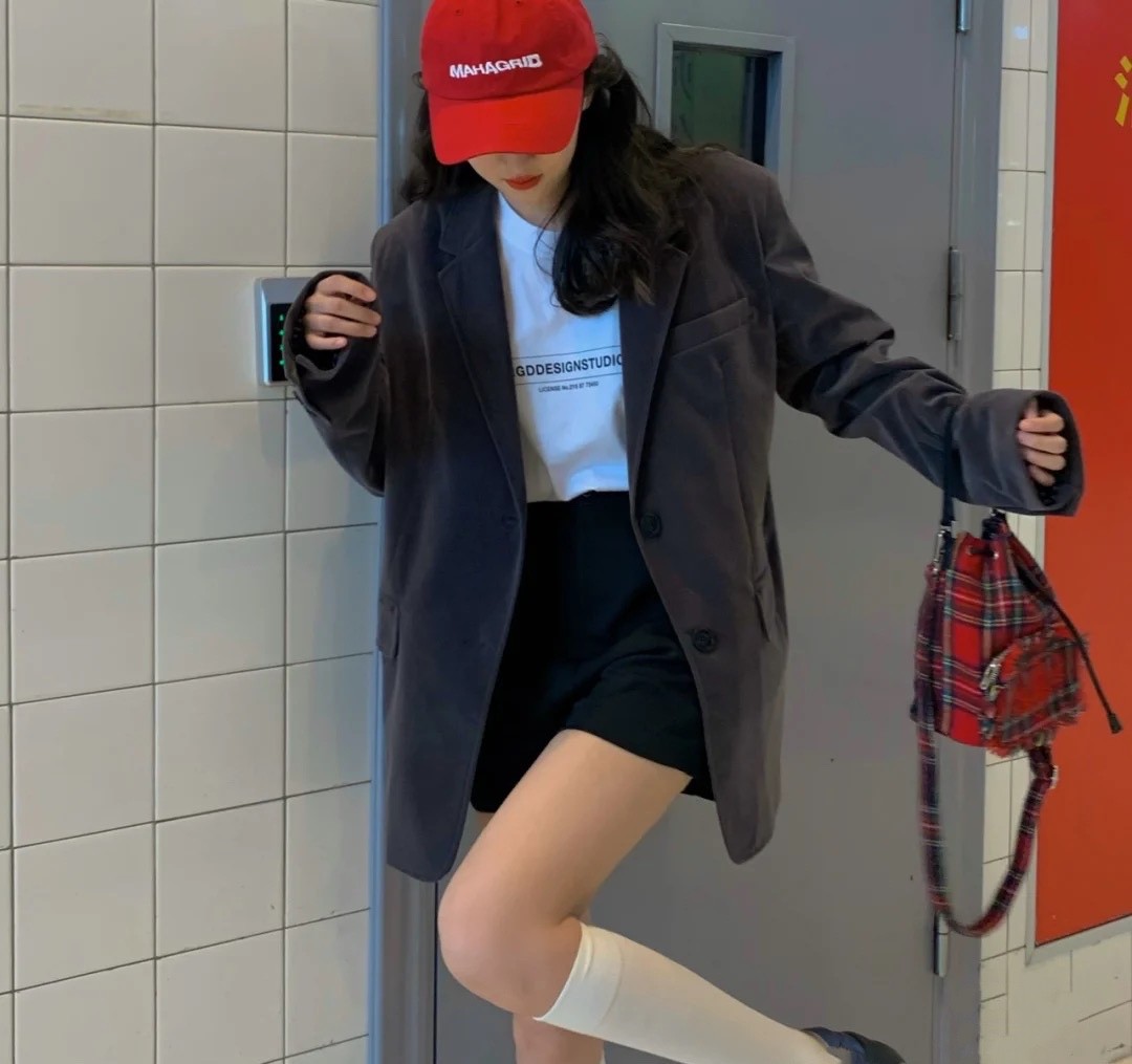 2022年新款夏天时尚西装短裤气质,2020年流行的西装裤穿搭