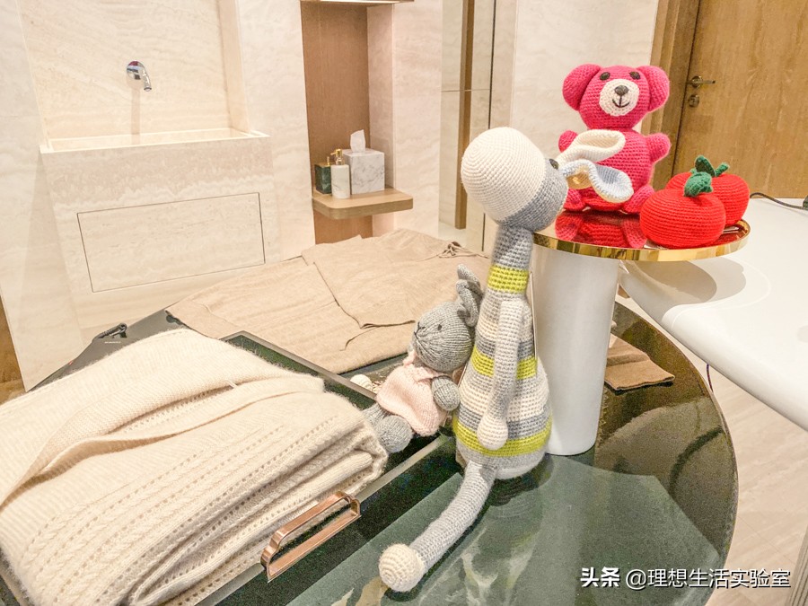 住在广州瑰丽酒店看外面风景,广州瑰丽酒店看到整个广州夜景