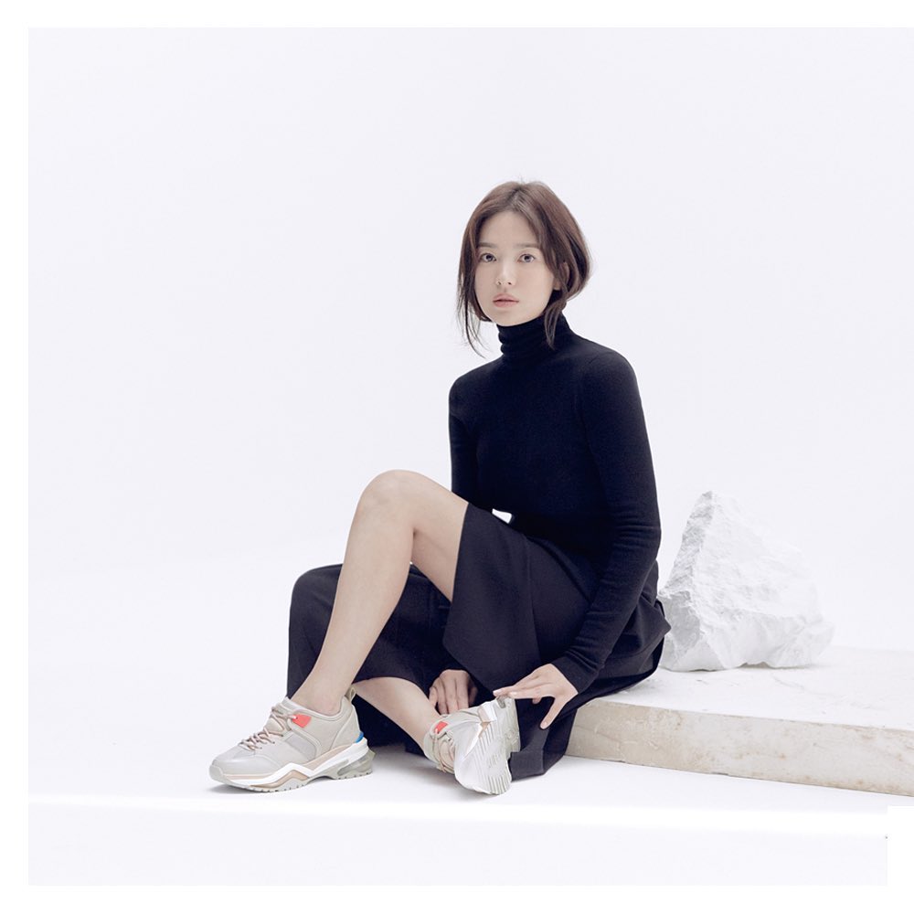 宋慧乔烟熏妆配运动鞋,韩国女星宋慧乔烟熏妆写真