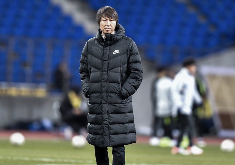 国足0-3韩国后卫解围,国足韩国0-3国足射门