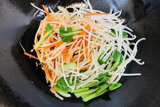 用小麦淀粉制作凉皮的方法,如何用小麦淀粉做凉皮