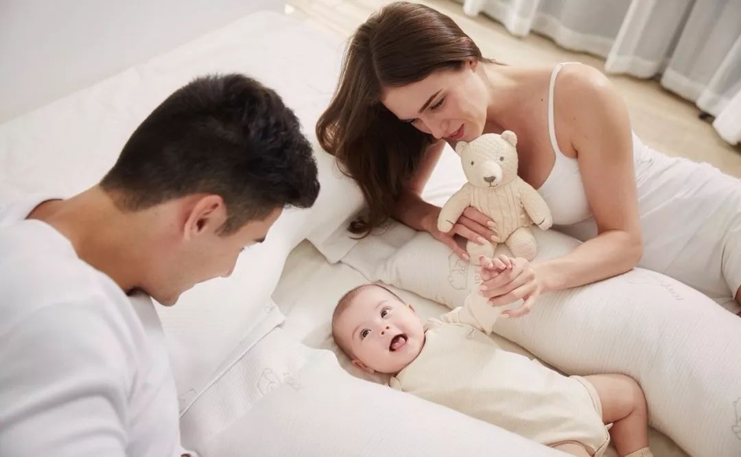 英国夫妇30年生22个孩子,英国夫妻连生10个男孩