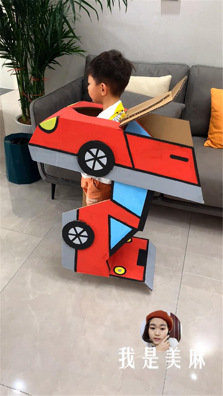 废弃的纸箱别扔能做成玩具,儿童创意废品做变形金刚